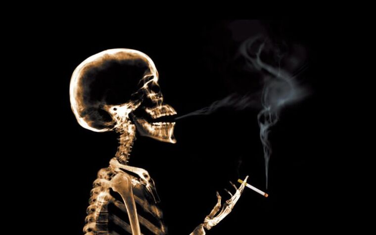 سگریٹ نوشی کندھے کے بلیڈ کے علاقے میں کمر کے درد کی وجہ کے طور پر